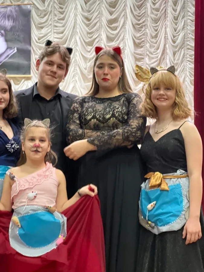 На концертной сцене